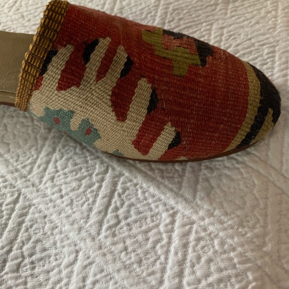 Artemis Design Turkish Rug Needlepoint Mule 38/8 - Picture 8 of 9